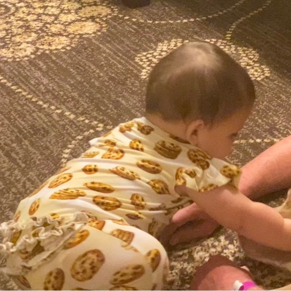 Posh Peanut Chip 12/18 Mnth Ruffle Butt Cap Sleeve Romper Milk and Cookies - Picture 13 of 13